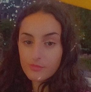 Meet your Posher, Larissa